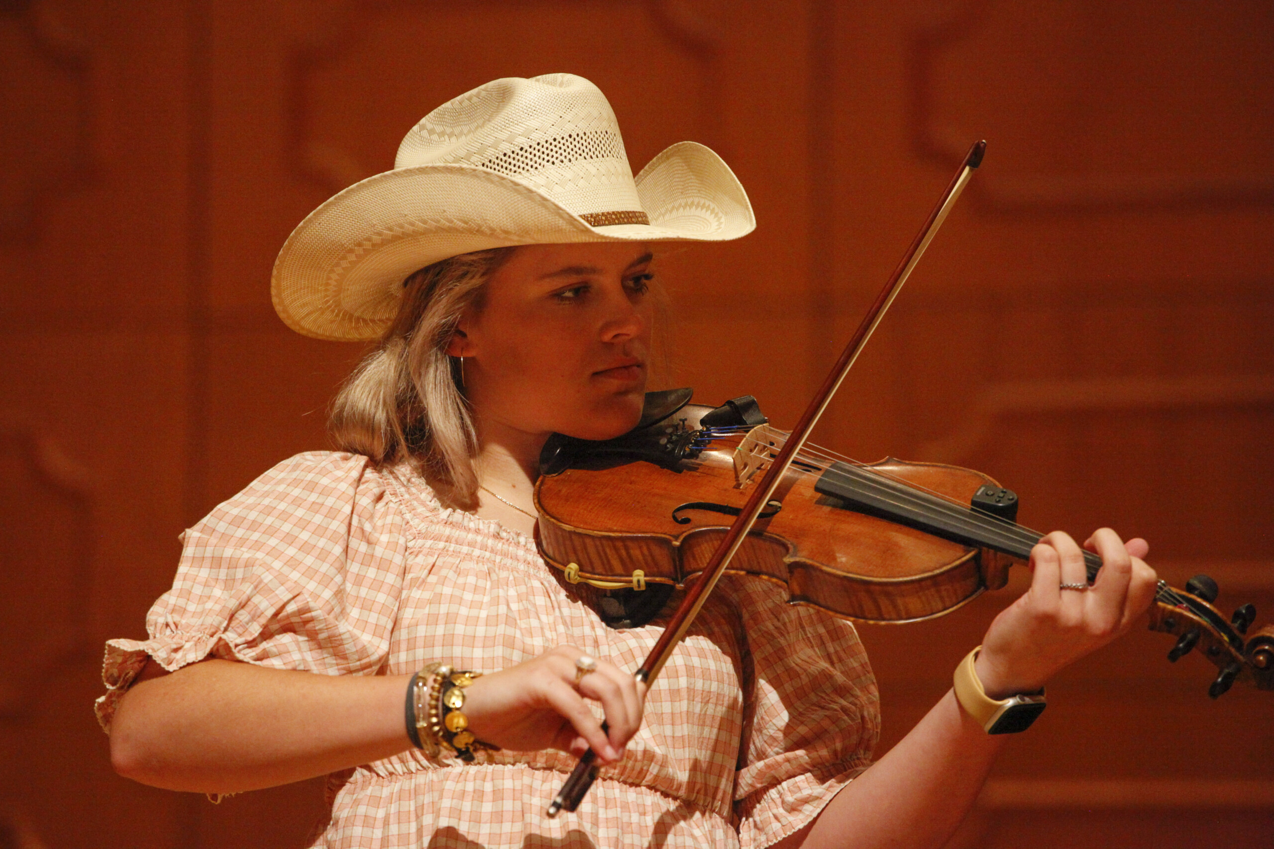 Ivonne Hernandez playinng fiddle