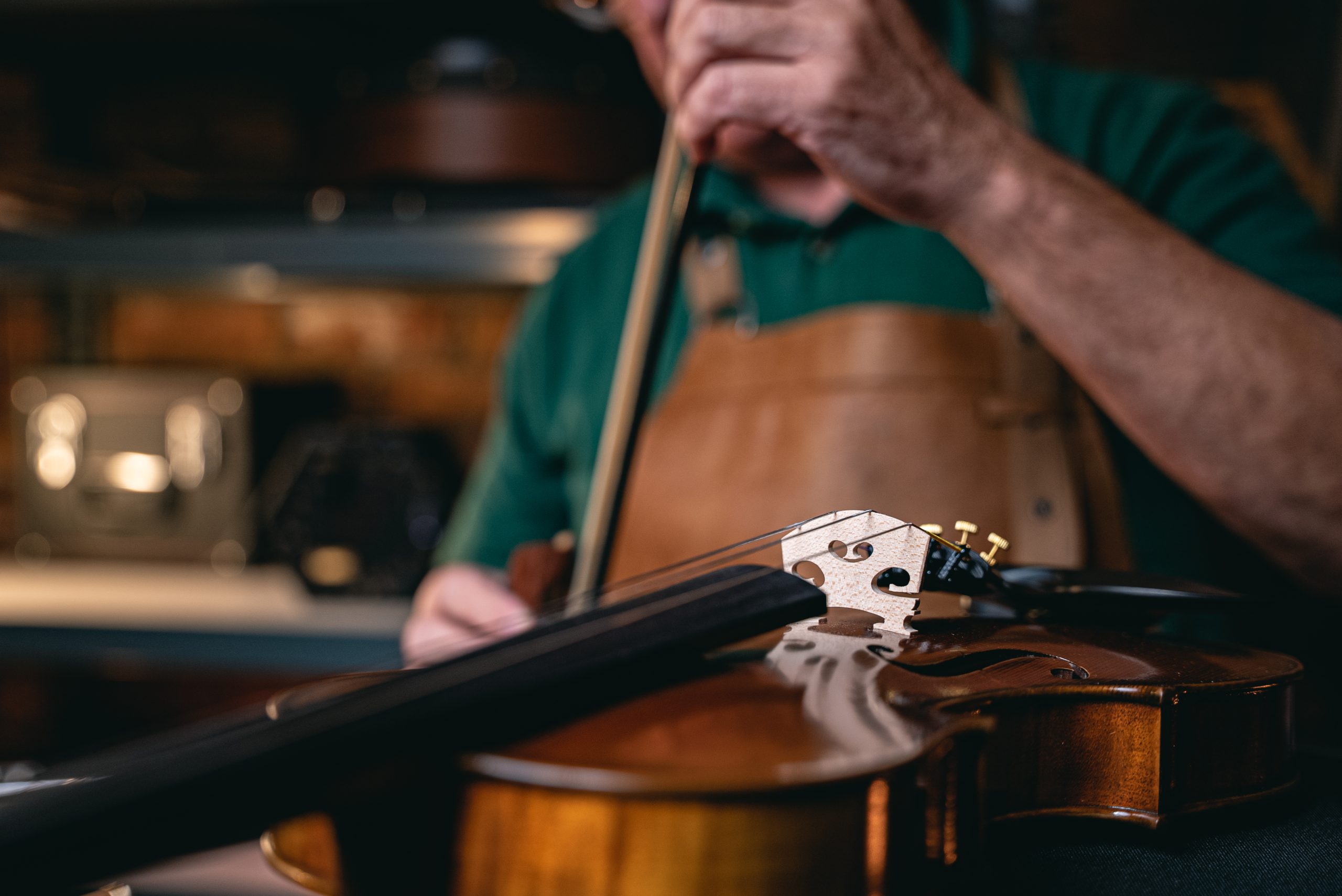 Ivonne Hernandez fiddle repairing